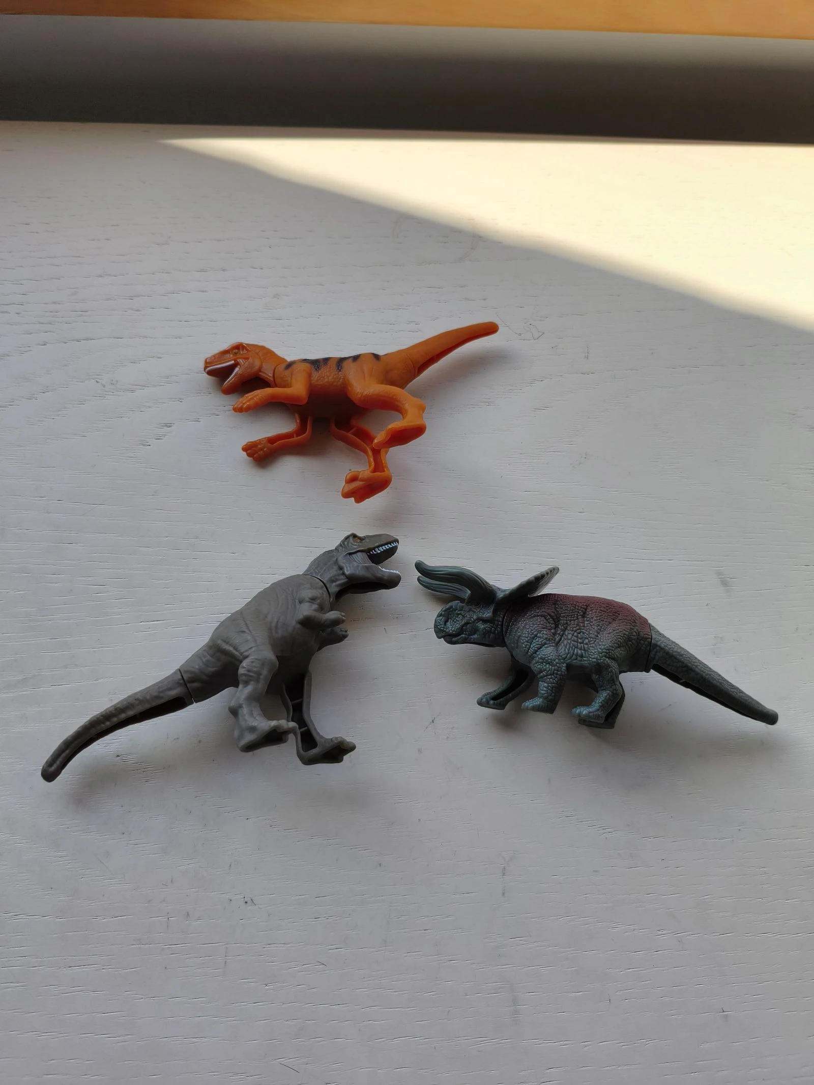 Juguetes de McDonald's de dinosaurios de la colección 2024 – photo 2